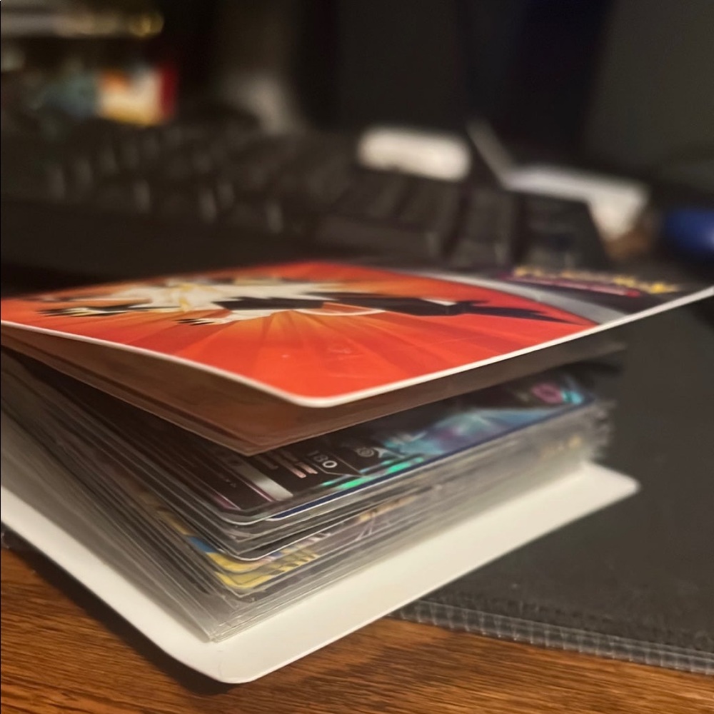 Pokémon mini binder with 30+ Rare cards. Ex/gx/breaks/rainbow. Etc